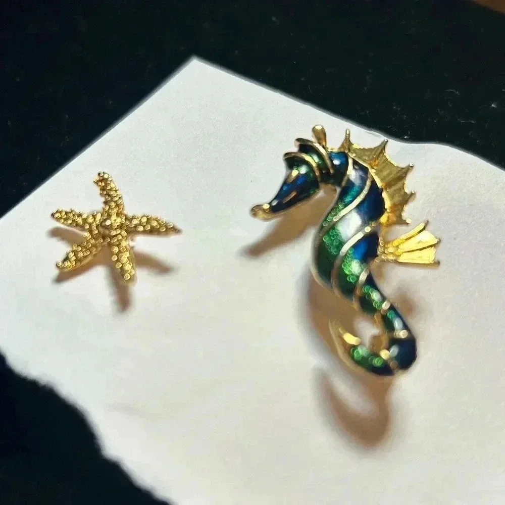 Starfish & seahorse‎ brooch